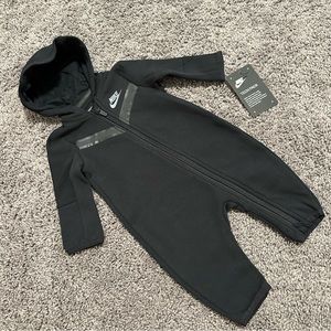 NWT Nike Tech Pack Baby Coverall Sweatsuit Size 3 Months
